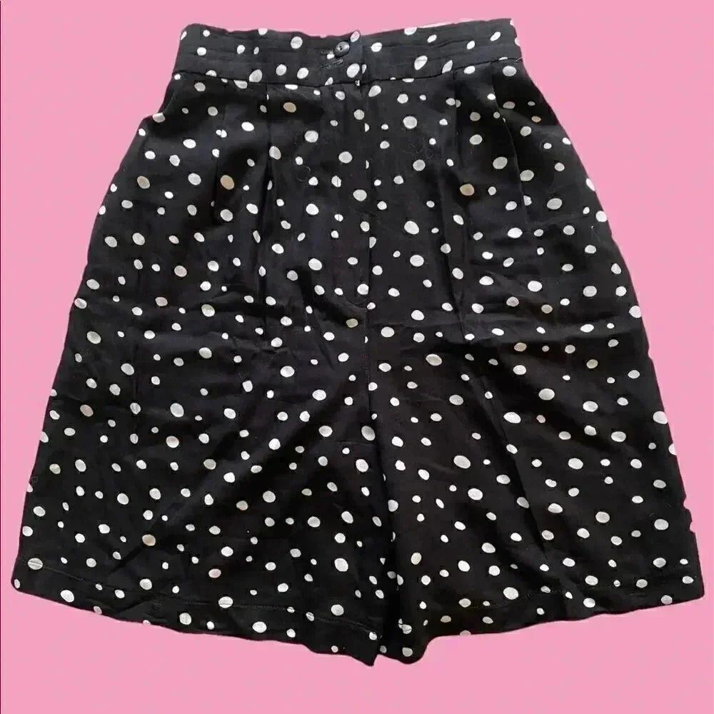 Fabulous Jaclyn Smith flowy shorts